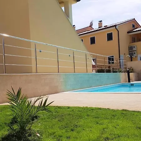 Holiday home In Mit Privatem Pool Banjole