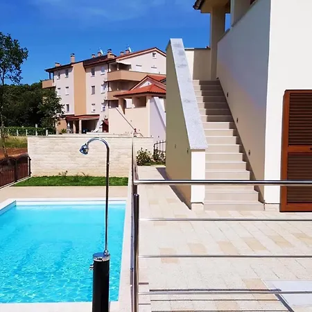 In Mit Privatem Pool Holiday home